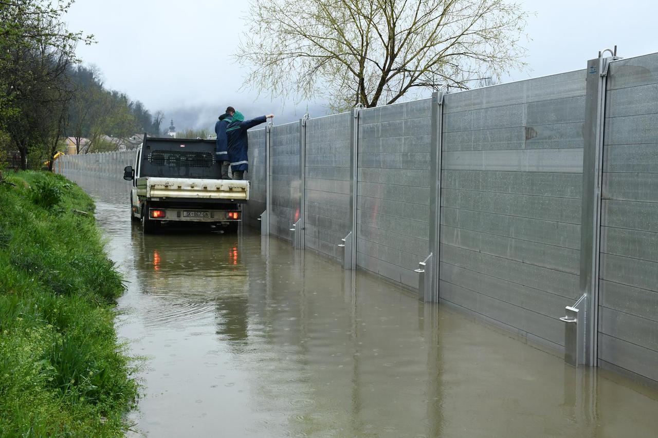 Na području Hrvatske Kostajnice uvedeno izvanredno stanje zbog poplave