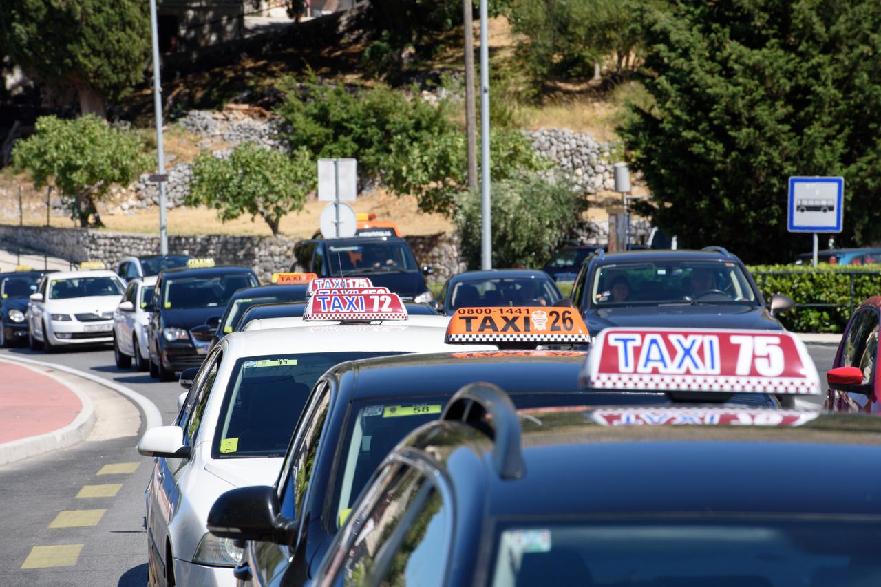 prosvjed taksista u Dubrovniku
