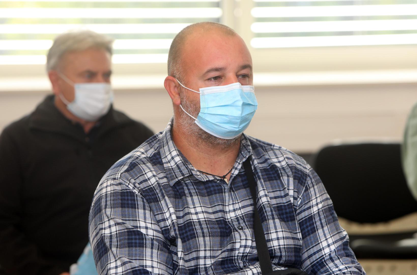 18.10.2021., Karlovac -  Na Opcinskom sudu u Karlovcu  pocelo je  sudenja skupini osumnjicenoj za izvlacenje novca iz Rukometnog kluba Karlovac. Utajili su od poreza oko 1,8 milijuna kuna. Osumnjiceni su Marinko Matesic iz HRK-a Karlovac, Dubravko Strnic tadasnji celnik HRK Karlovac , Ivan Fink, policijski sluzbenik, Tomislav Polic, tadasnji predstavnik Karlovacke sportske zajednice, Danijel Trupkovic, djelatnik Mladosti koji je vodio Taekwondo klub Svarca i Petar Banic, predsjednik Hvidre. Dubravko Strnic.Photo: Kristina Stedul Fabac/PIXSELL