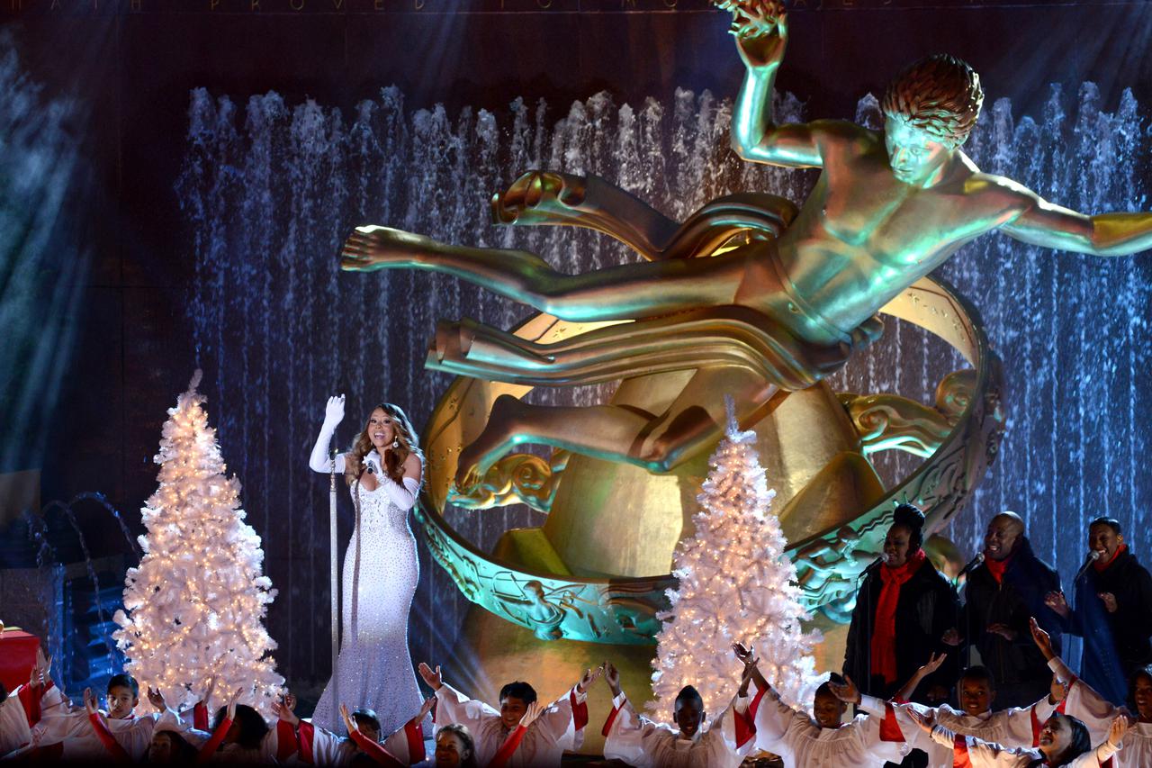 New York: Toni Braxton, Mariah Carey i Baby Face pjevali u Rockefeller centru