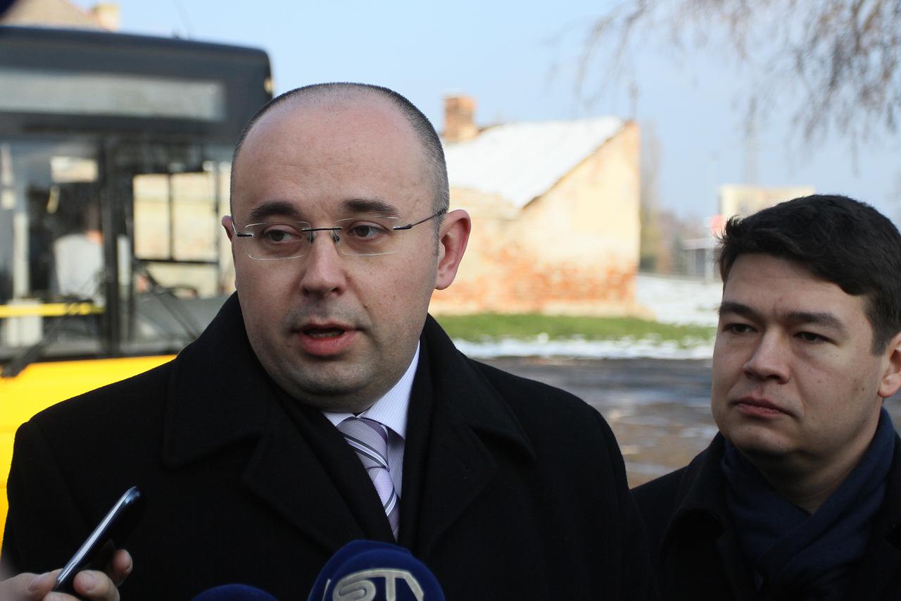 28.11.2013., Osijek - Direktor LNG Hrvatska i predstavnici Gazproma posjetili su Osijek i odrzali sastanak povodom gradnje plinskog terminala i prelaska gradskih autobusa na plin kao pogonsko gorivo. Mladen Antunovic, direktor LNG Hrvatska.  Photo: Marko 