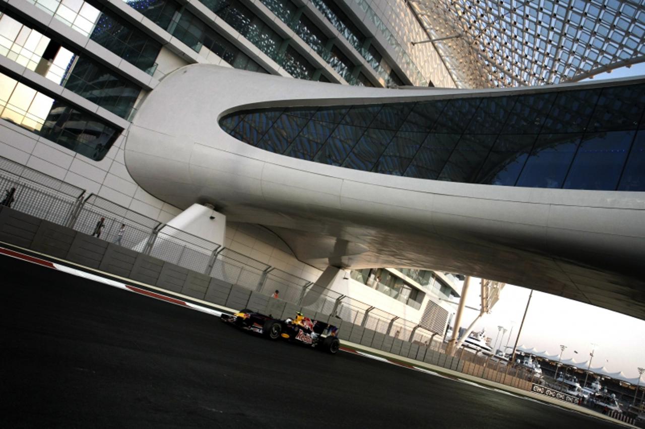 'Red Bull\'s German driver Sebastian Vettel drives at the Yas Marina Circuit on November 1, 2009 in Abu Dhabi, during the Abu Dhabi Formula One Grand Prix.     AFP PHOTO / GUILLAUME BAPTISTE'