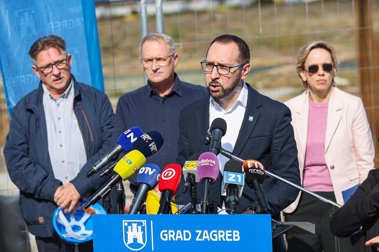 Gradona?elnik Tomaševi? u obilasku gradnje stadiona u Kranj?evi?evoj ulici