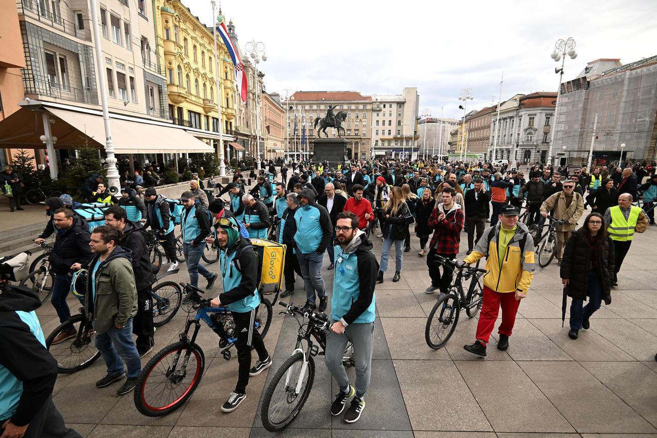 Zagreb: Prosvjed dostavljača Wolta na Trgu bana Jelačića