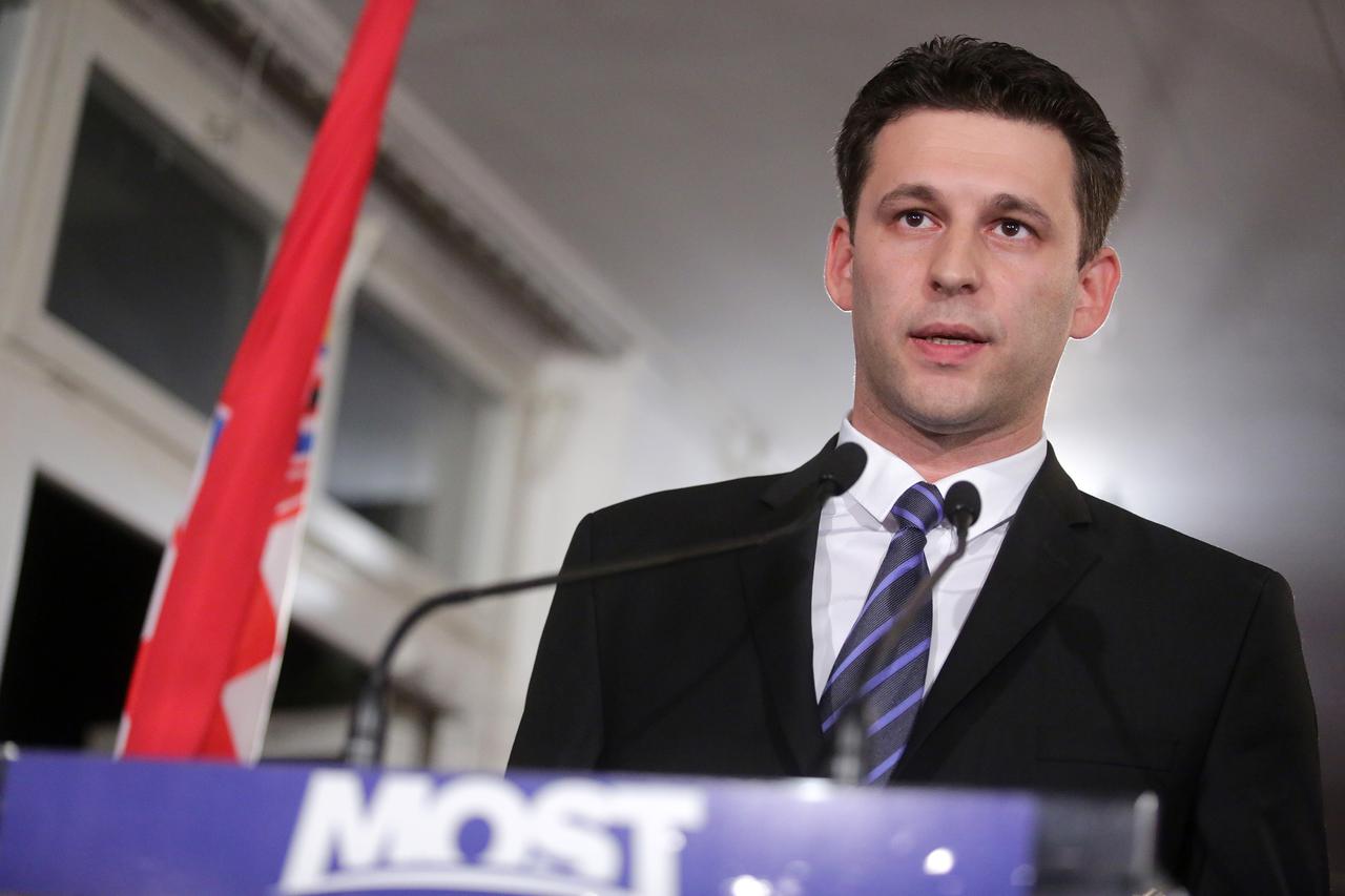 Čelnik Mosta Božo Petrov