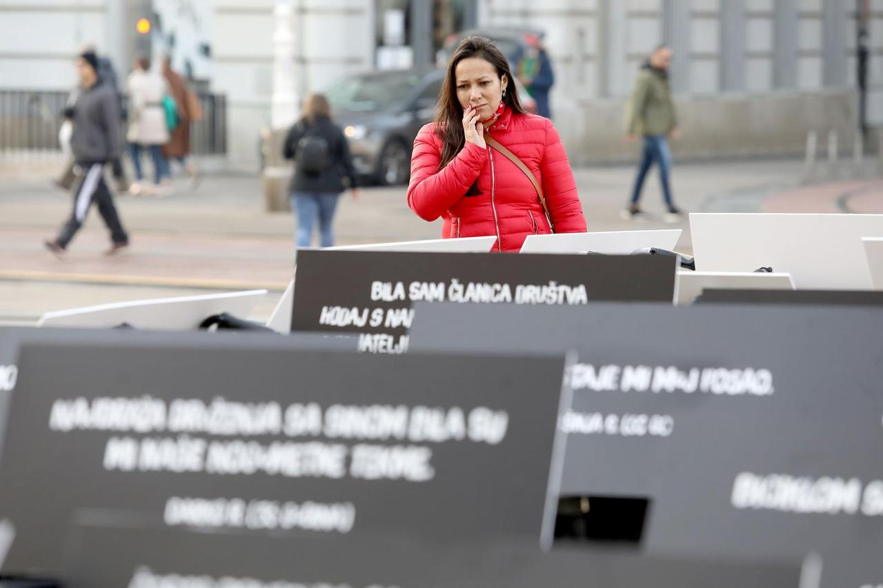 Na Trgu bana Jelačića postavljena invalidska kolica povodom Dana sigurnosti cestovnog prometa