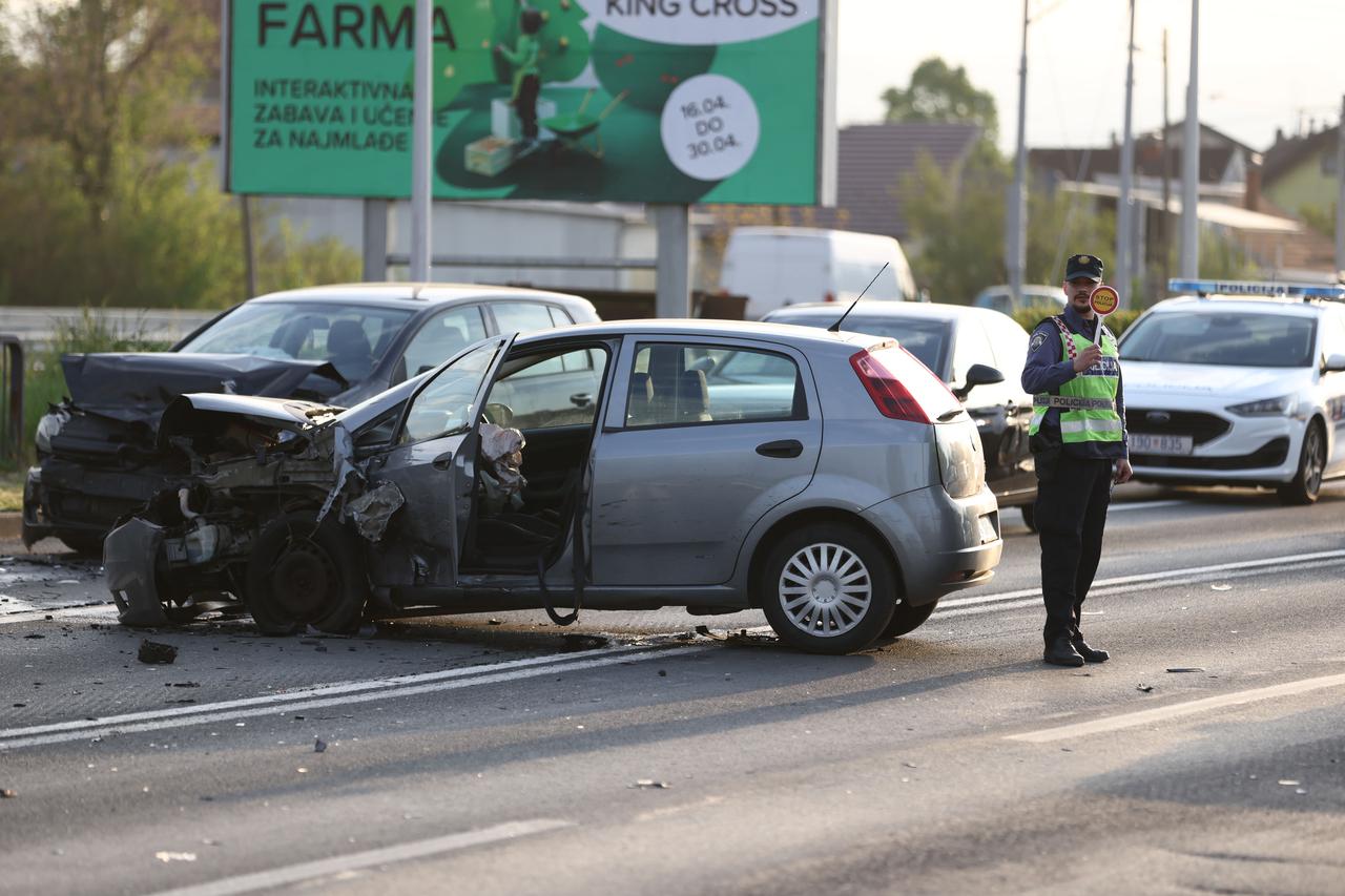 Zagreb:  Dvoje je ozlijeđenih u sudaru četiri automobila