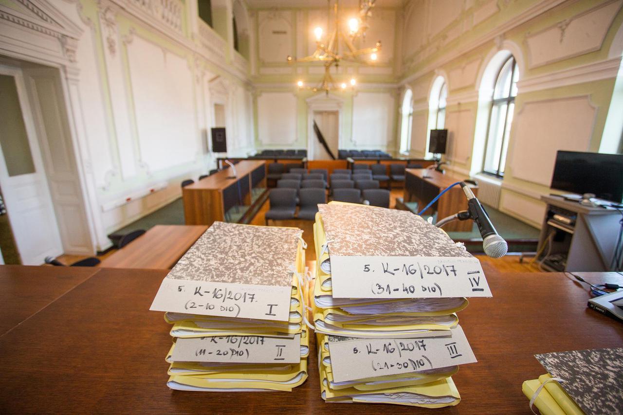 Županijski sud u Osijeku i sudnica koja treba obnovu