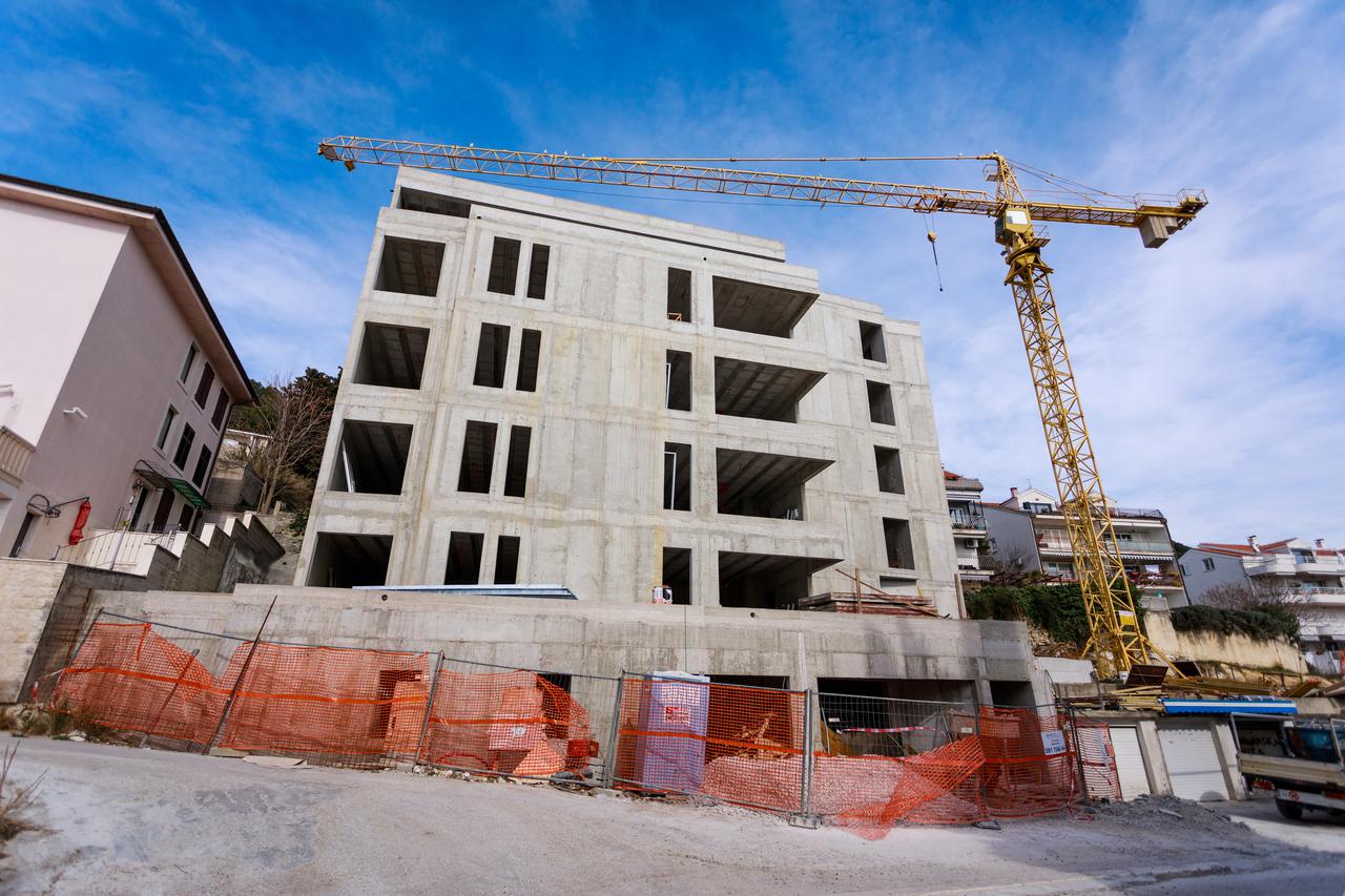 Nova zgrada na Marjanu većini kuća zaklonila pogled