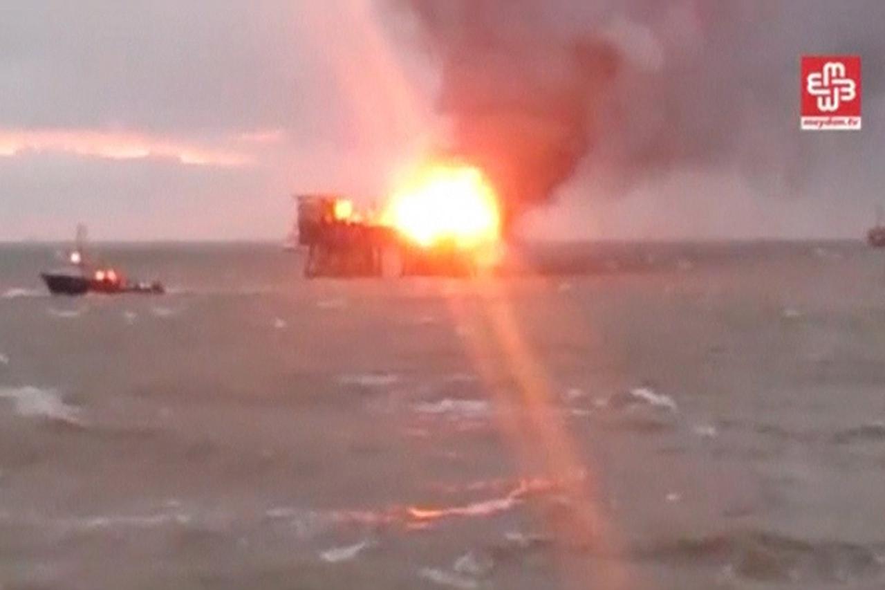 Požar na platformi u Kaspijskom jezeru
