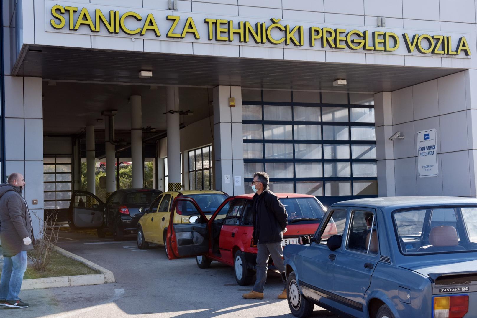 02.04.2020., Sibenik - Uz pridrzavanje mjera stanice za tehnicki pregled vozila rade ne ometano i imaju pune ruke posla.Photo: Hrvoje Jelavic/PIXSELL