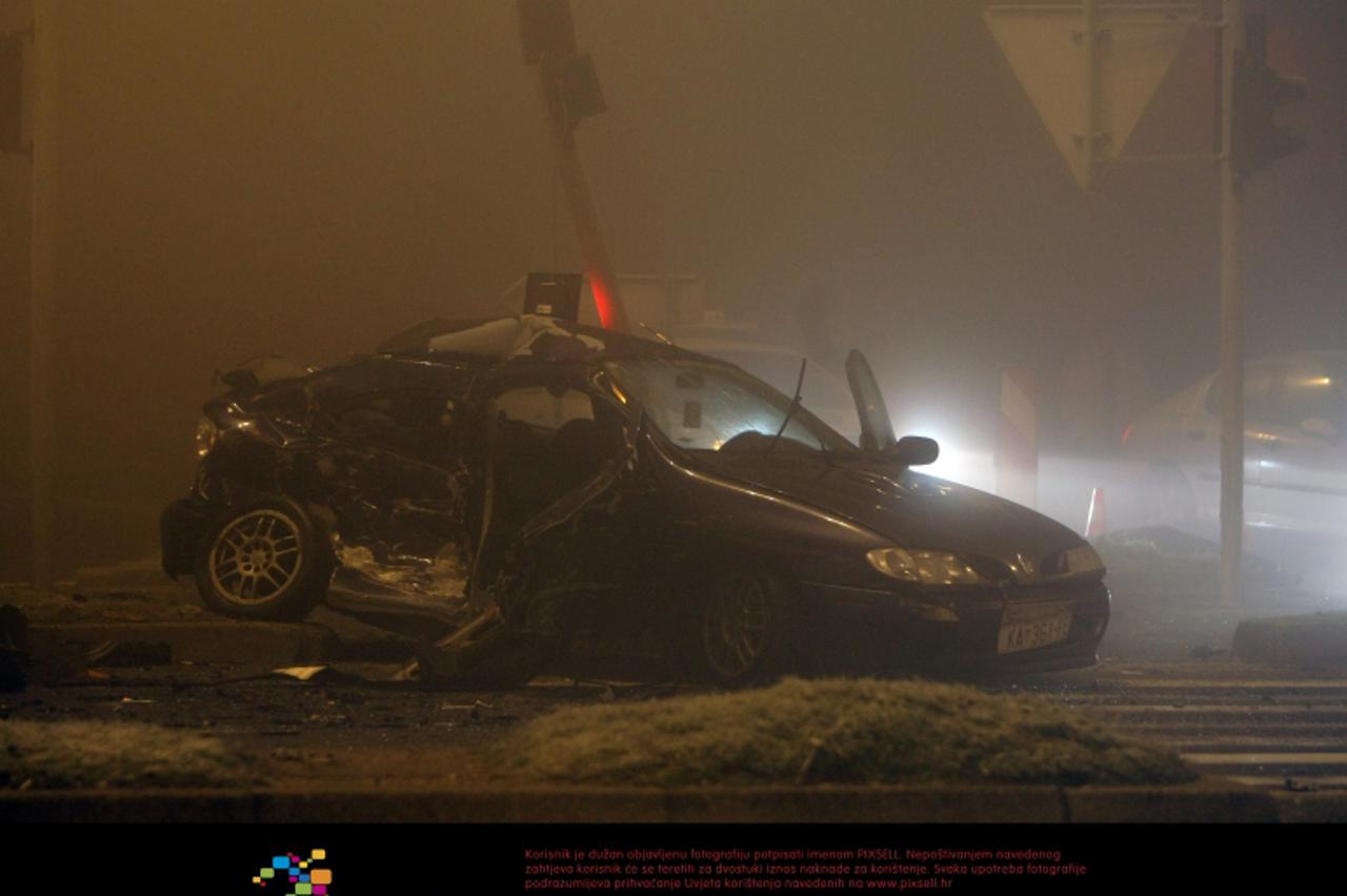 '01.01.2013.,Zagreb - Cvor Buzin kod avenije Veceslava Holjevca, sudar dva osobna automobila, smrtno stradale tri osobe.  Photo: Dalibor Urukalovic/PIXSELL'