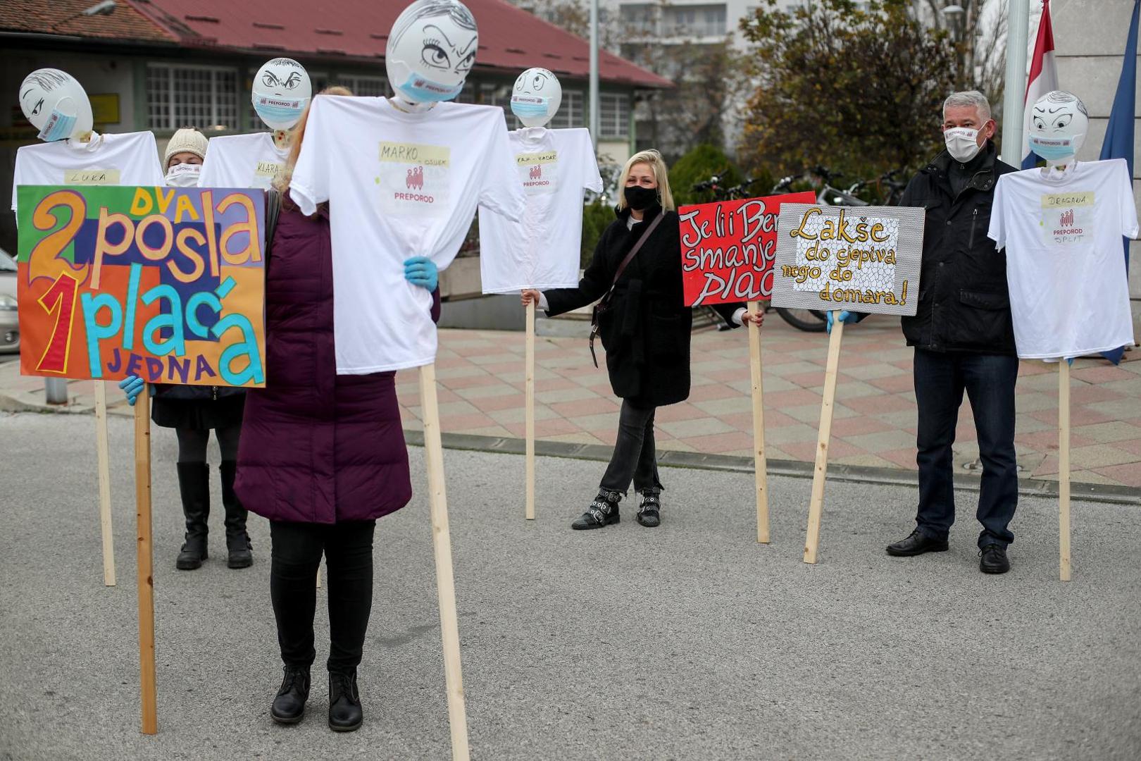 25.11.2020.,  Zagreb  - Sindikat zaposlenika u hrvatskom skolstvu Preporod odrzalo je ispred Ministarstva znanosti i obrazovanja prosvjed pod nazivom: Korona skola (Paralelna nastava, refundacija troskova, placa za vrijeme bolovanja i manjak spremacica). Photo: Igor Kralj/PIXSELL