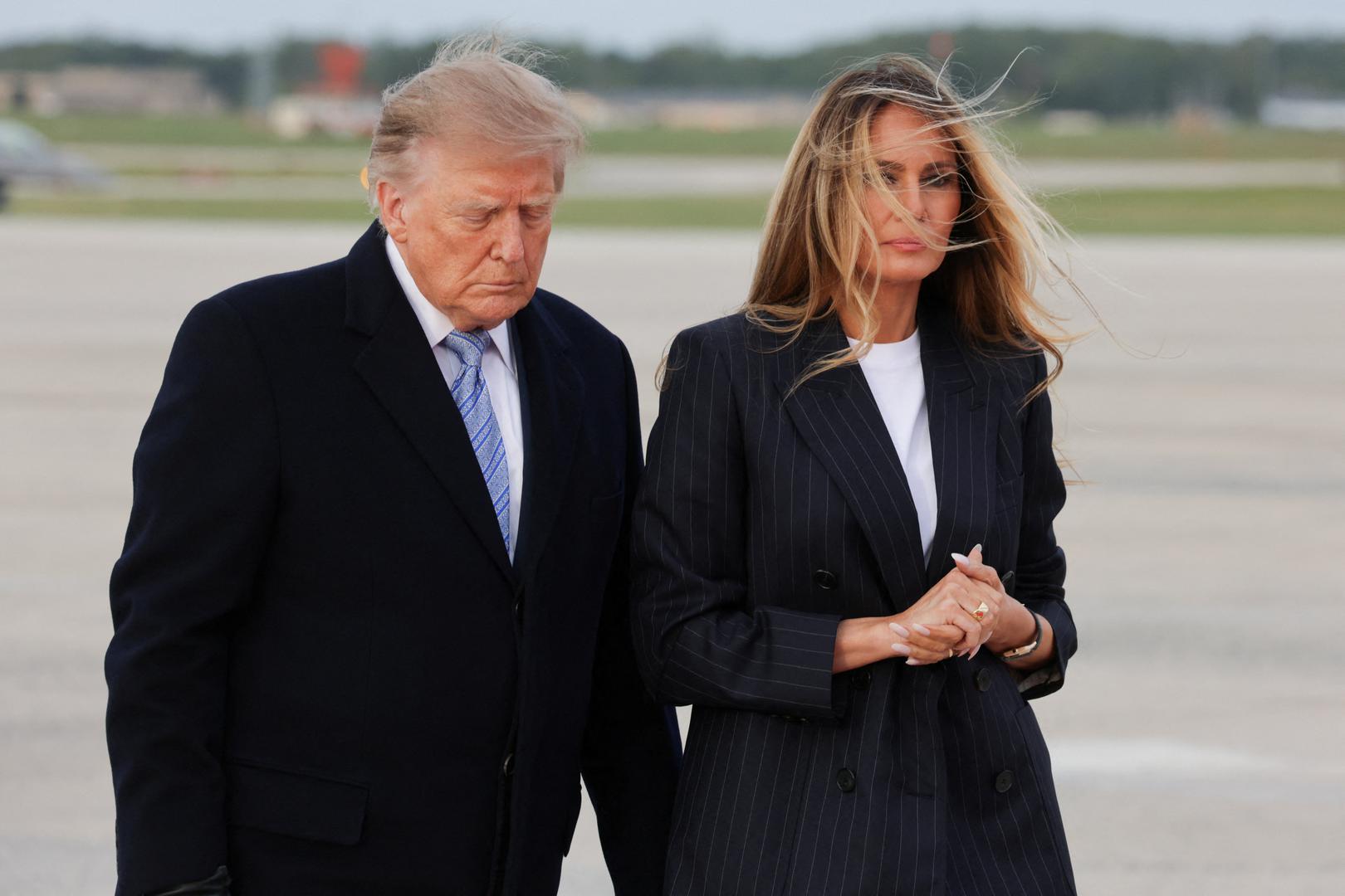 Sastanak se održava u teškom trenutku za Trumpa, koji se suočava s nezadovoljstvom javnosti zbog rata s Iranom. Xi, koji se također suočava s izazovima u zemlji, dolazi u, čini se, snažnijem položaju, dok trgovina njegove zemlje cvjeta. Dio republikanaca Peking smatra egzistencijalnom prijetnjom i oprezan je prema Trumpovu prijateljskom pristupu kineskoj vladajućoj Komunističkoj partiji.