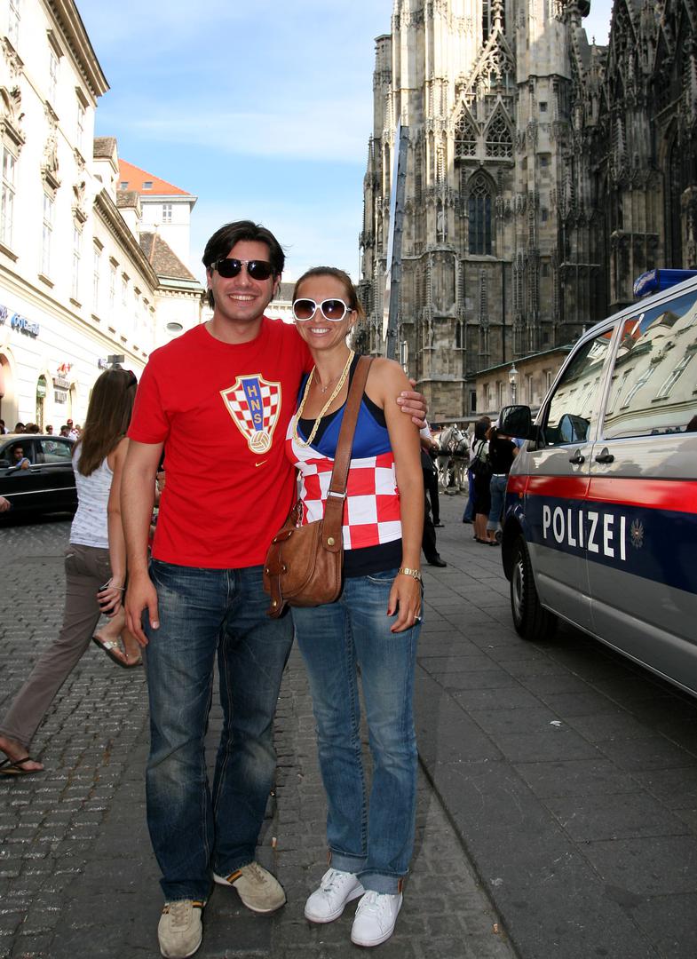 Nakon tri godine veze, par se vjenčao 2006. godine, a Iva je organizirala raskošno i romantično vjenčanje. Iste godine dobili su kćer Miu. 