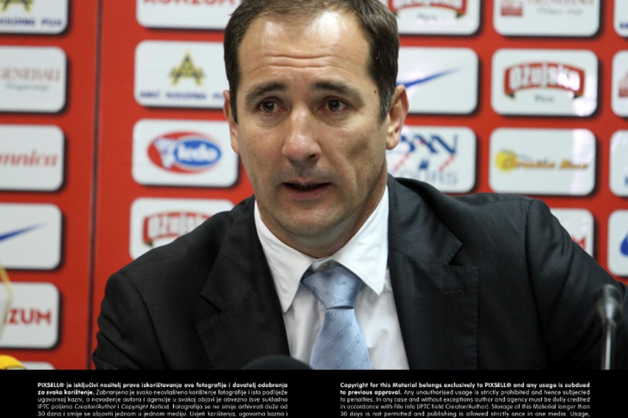'14.11.2012., stadion Kantrida, Rijeka - Revijalna utakmica hrvatske nogometne reprezentacije i selekcije HNL-a. Igor Stimac nakon utakmice. Photo: Goran Kovacic/PIXSELL'
