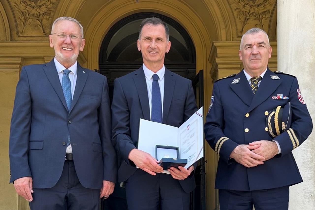 Dr.sc. Davor Božinović, potpredsjednik Vlade Republike Hrvatske i ministar unutarnjih poslova, prof.dr.sc. Dragan Primorac i Nikola Milina, glavni ravnatelj policije