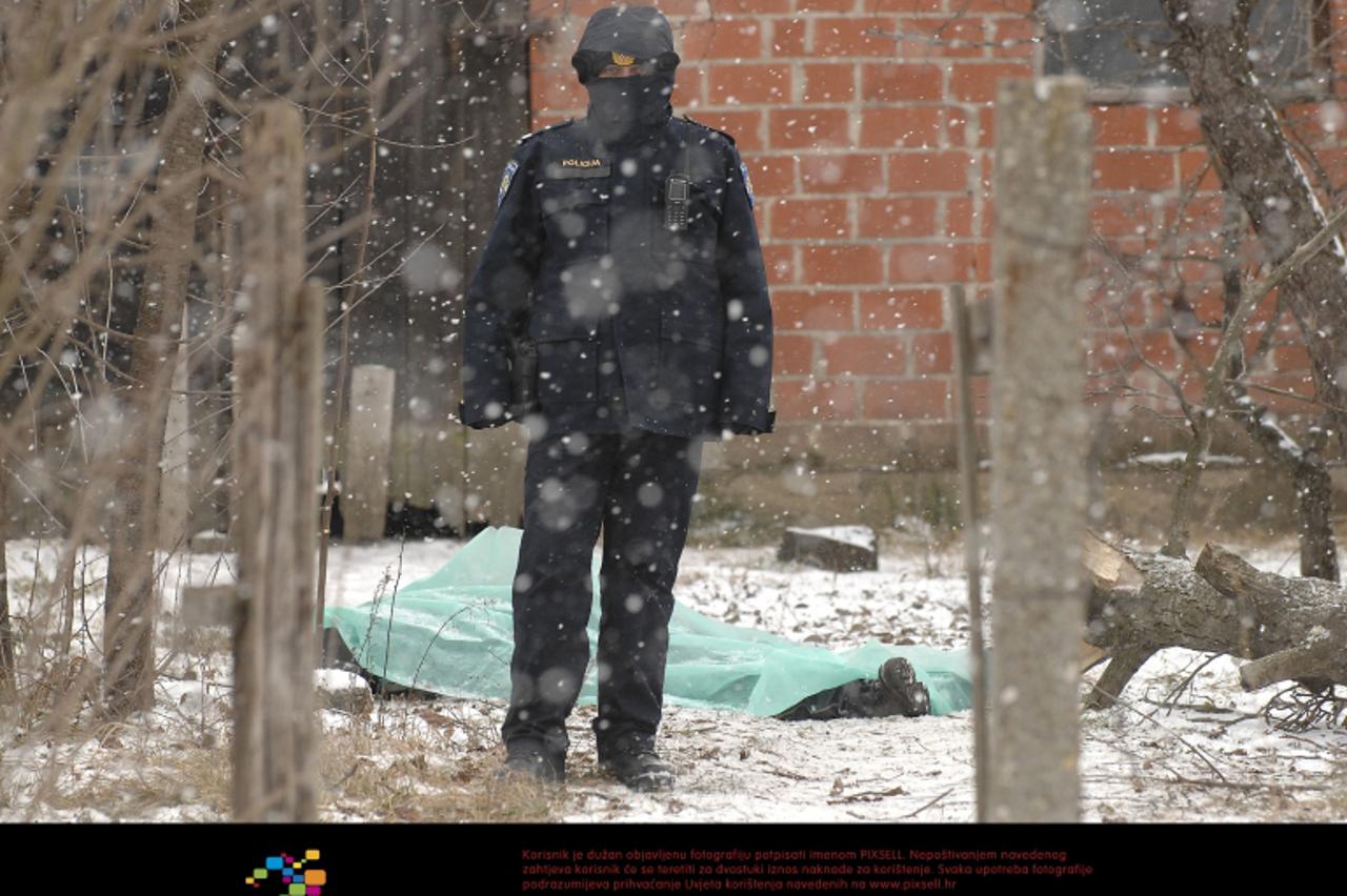 '06.02.2012., Savska Ves - Prilikom rusenja stabla u vrtu kuce smrtno je stradao Franjo Hizman (58).  Photo: Vjeran Zganec-Rogulja/PIXSELL'