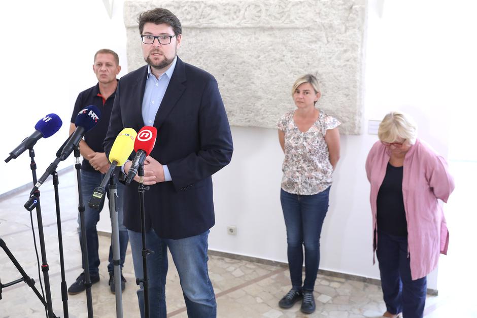 Zagreb: Nakon sastanka saborske oporbe održana je konferencija za medije 