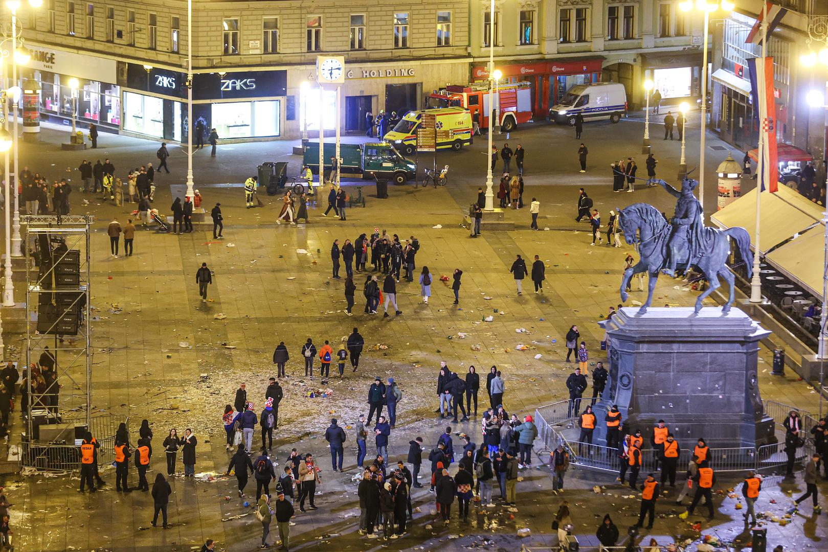 03.02.2025., Zagreb - Svecani docek hrvatske rukometne reprezentacije u Zagrebu nakon osvojenog drugog mjesta na Svjetkom prvenstvu. Radnici cistoce ciste Trg bana Josipa Jelacica nakon odlaska navijaca. Photo: Luka stanzl/PIXSELL