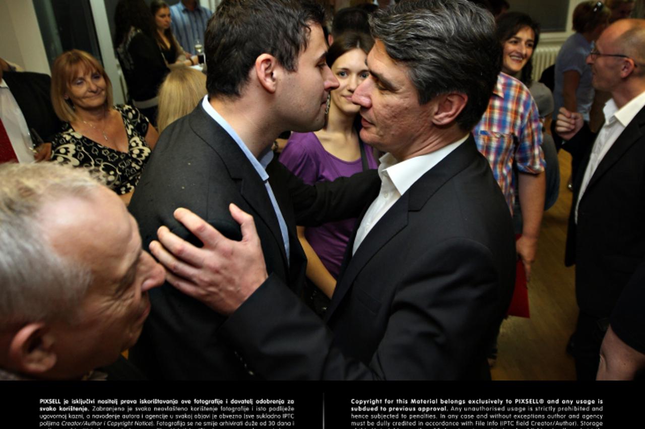 '12.05.2012., Zagreb - Na izbornom  mjestu na Trgu zrtava fasizma clanovi SDP-a biraju novog predsjednika stranke. Rezultat je unaprijed poznat buduci da je premijer Zoran Milanovic jedini kandidat za