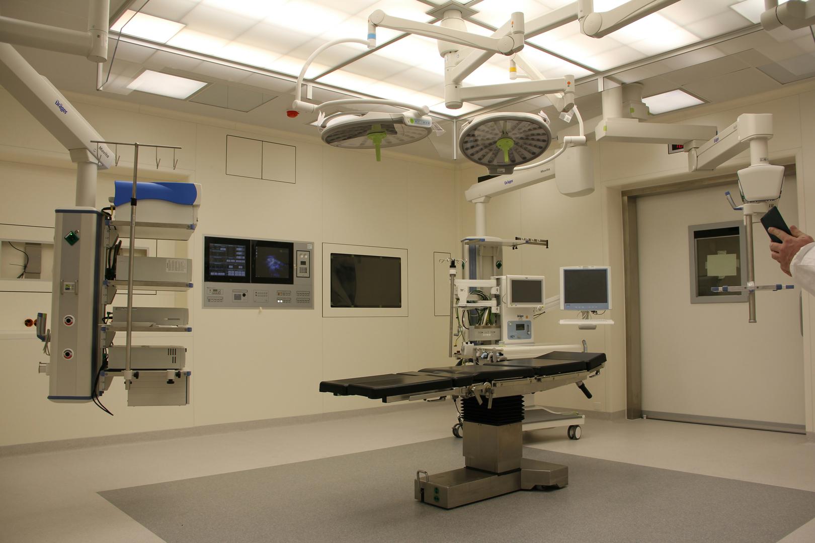 3. Helsinki University Central Hospital, Finska (2600 kreveta).

Ovo je vodeći medicinski centar Finske, koji uključuje visoko specijalizirane jedinice kao što su Nacionalni centar za rak i Jedinica za kardiovaskularne bolesti. Ima ključnu ulogu u području zdravstvene skrbi u sjevernoj Europi i poznat je po vrhunskoj upotrebi umjetne inteligencije u dijagnostici.