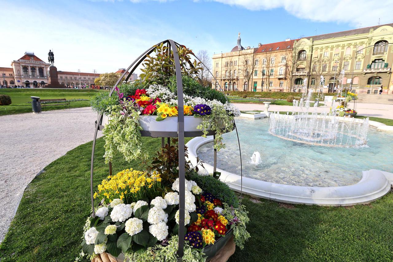 Zagreb: Tomislavac tradicionalno za Uskrs ukrašen cvjetnim pisanicama