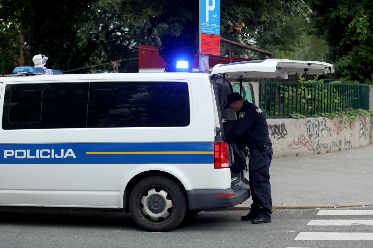 Zagreb: Policijski očevid na mjestu prometne nesreće na raskrižju Klaićeve i Kršnjavoga