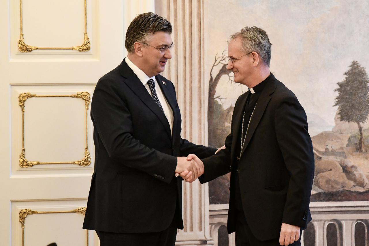 Zagreb: Andrej Plenković sastao se s članovima Stalnog vijeća Hrvatske biskupske konferencije