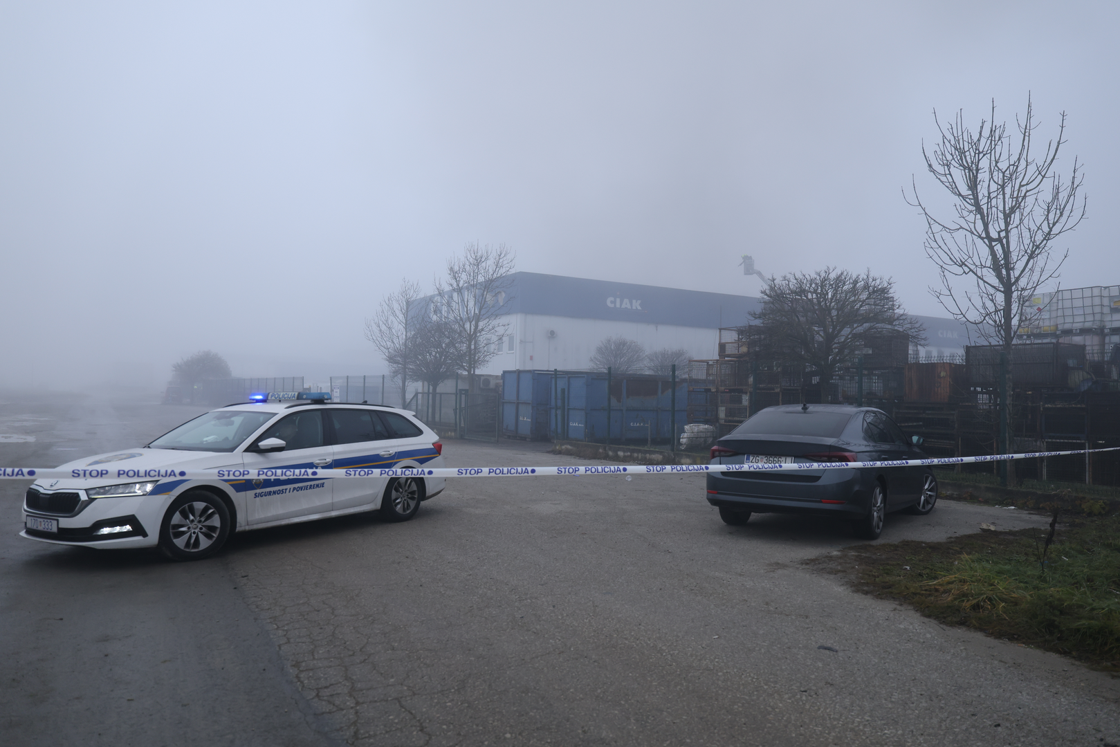 Na zahtjev Stožera civilne zaštite Grada Zaboka, u 3.24 sata poslana je SRUUK poruka za područje Zaboka i Velikog Trgovišća kojom se građane poziva da zatvore prozore i ne približavaju se mjestu požara.