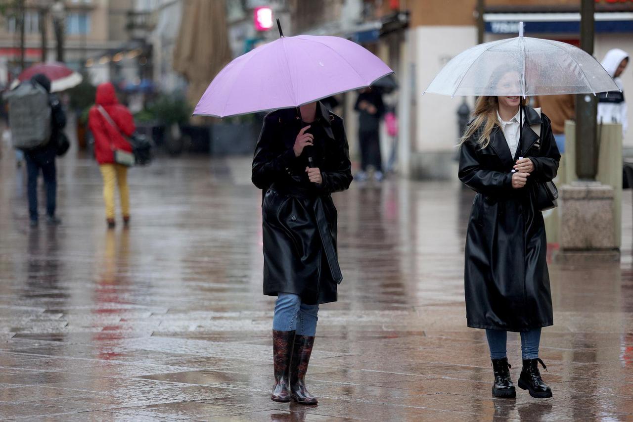 Kišni dan na Korzu u Rijeci
