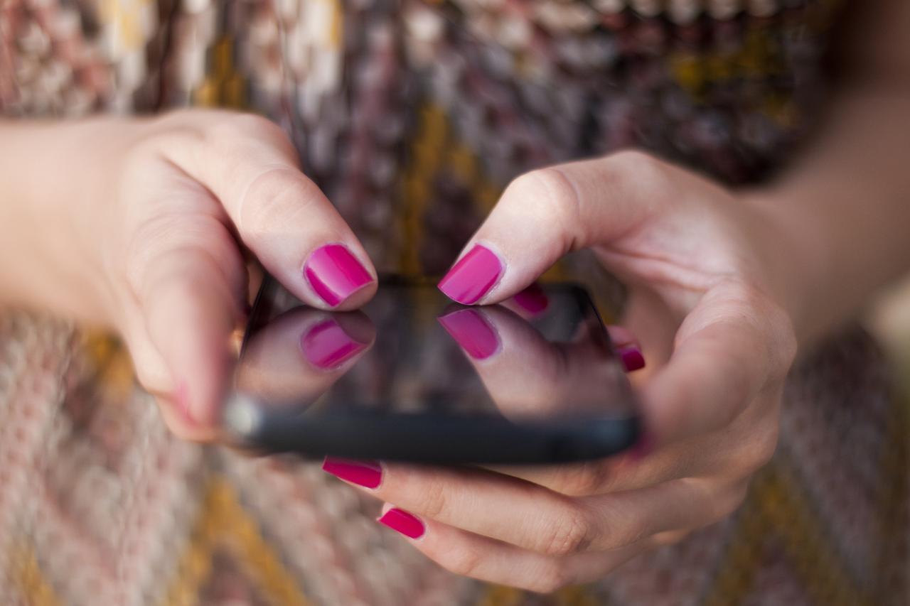 Tipkanje, pametni telefon, dating app