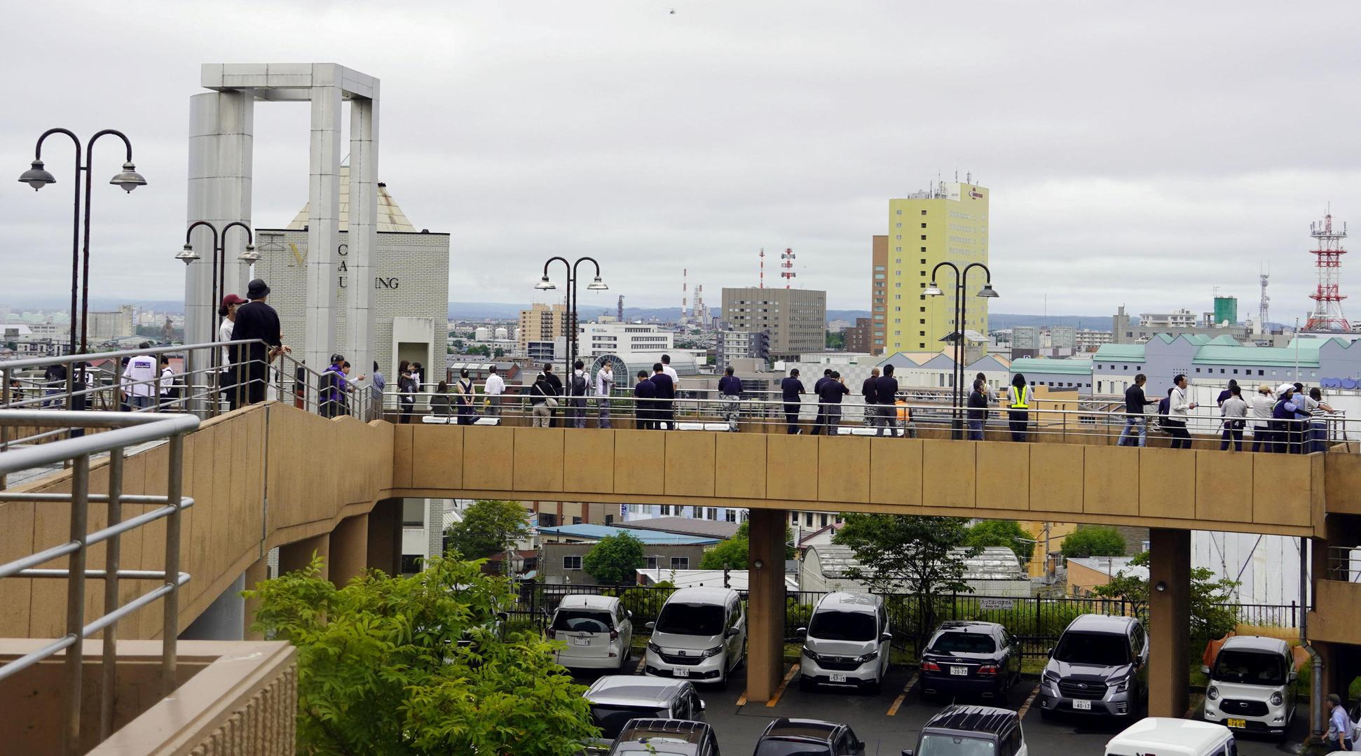 Snažan potres magnitude 8.8 stupnjeva pogodio je poluotok Kamčatku na ruskom dalekom istoku, izazvavši tsunami do četiri metra visine, oštetivši zgrade i pokrenuvši uzbune i evakuacije diljem Tihog oceana.
