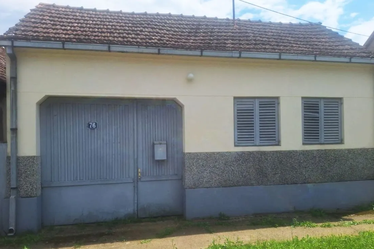 poklanja kuću