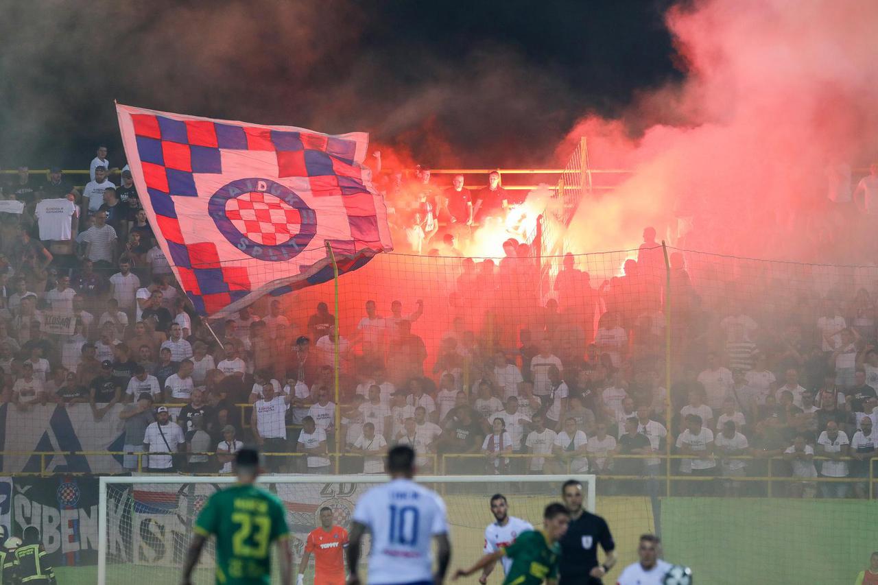 Torcida bakljadom proslavila Hajdukovu pobjedu protiv Istre