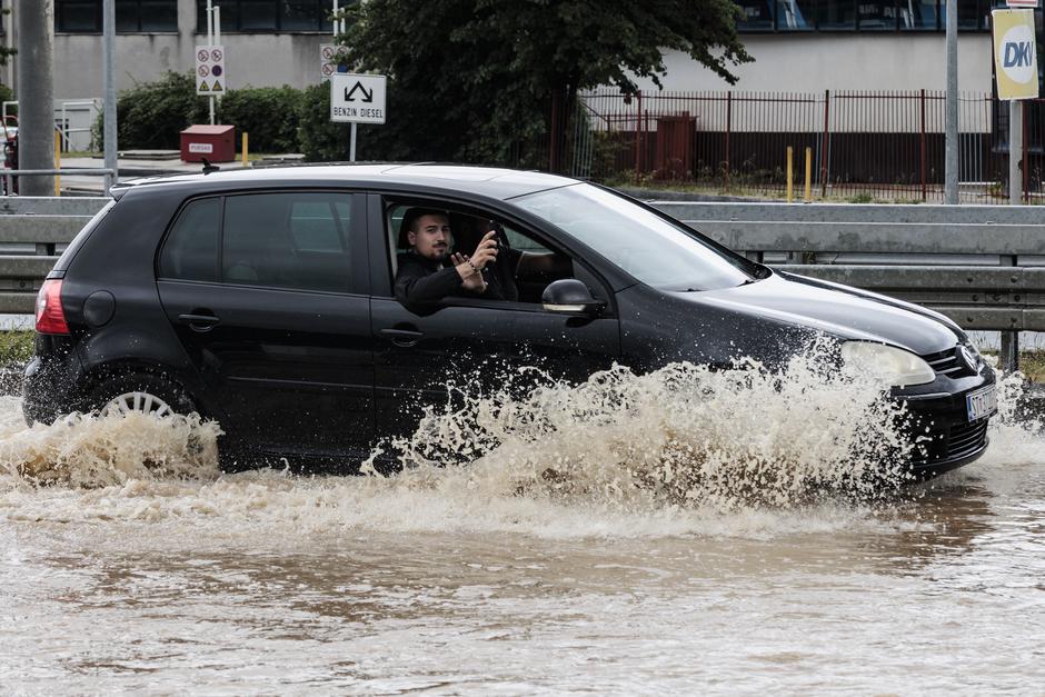 Kaštela: Poplavljene prometnice nakon obilne kiše