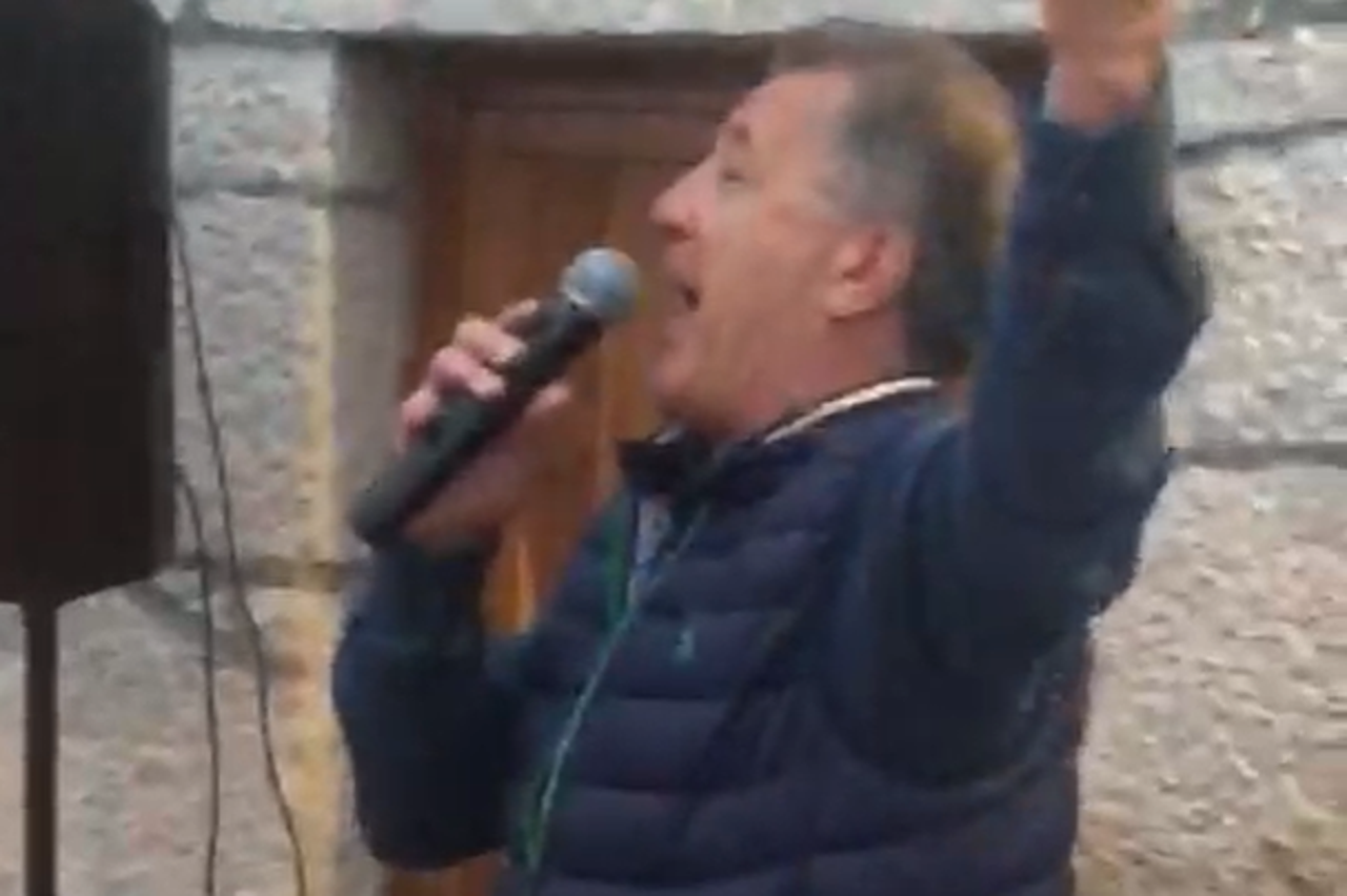 Mamić pjeva hajdučku pjesmu