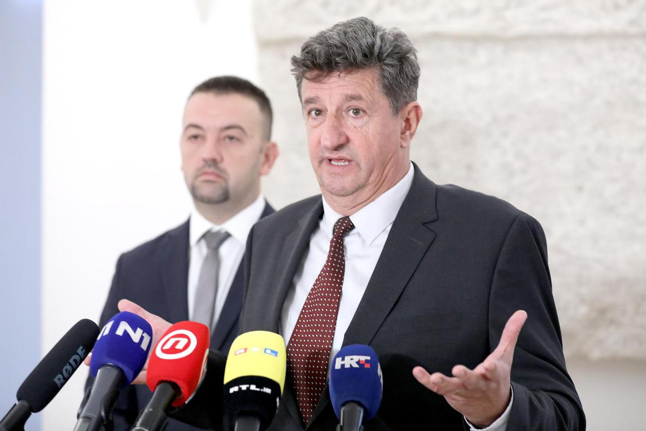Zagreb: Sa?i? i Pavli?ek o obuci ukrajinskih vojnika