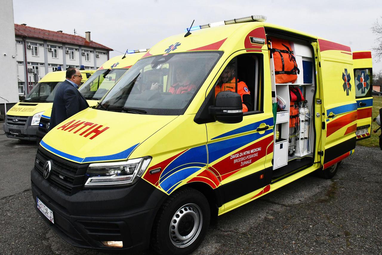 Slavonski Brod: Primopredaja četiri vozila hitne medicinske službe Zavodu za hitnu medicinu