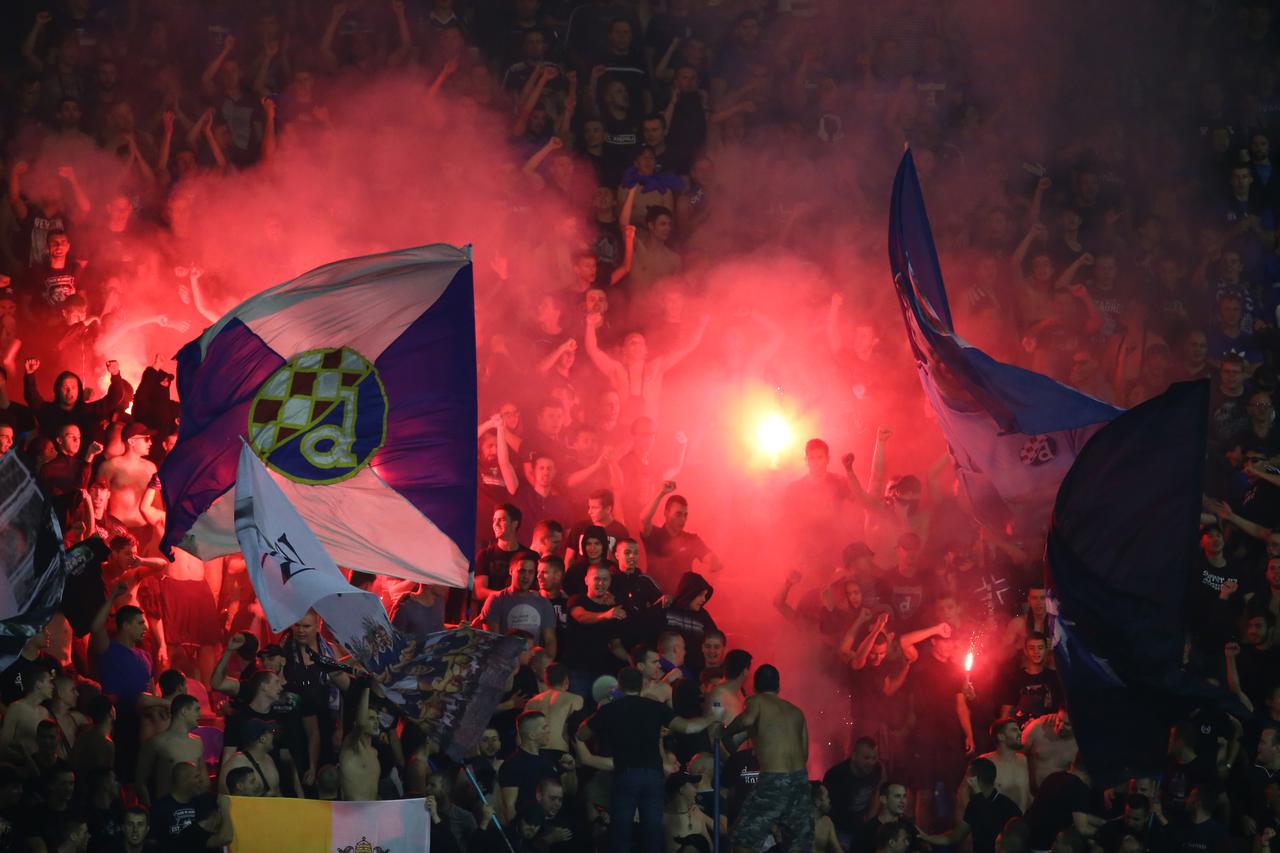 Zagreb: Navijači s tribina prate utakmicu GNK Dinamo - Fenerbahce S.K. 