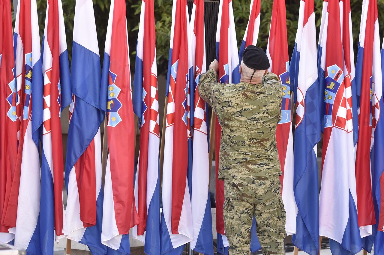 Generalna proba i pripreme za obiljezavanje Vojno-redarstvene akcija Oluja na gradskom trgu.