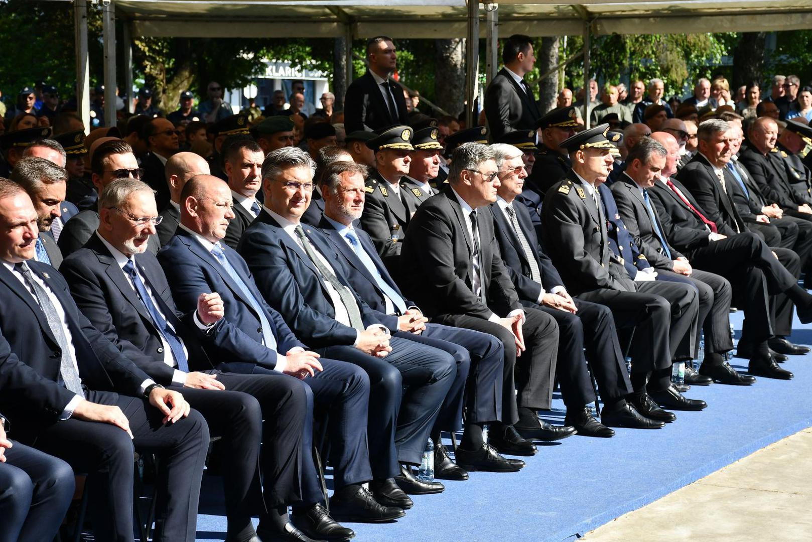 Kada su novinari upitali premijera Plenkovića pa prokomentira taj trenutak, kazao je: "Pozdravili smo se normalno".