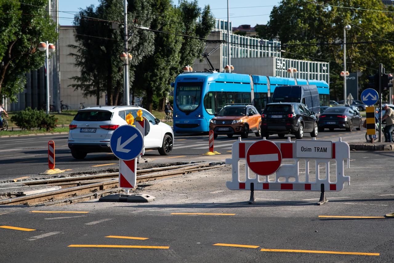Zagreb: Posebna regulacija prometa na križanju Vukovarska-Savska zbog zamjene tramvajskih skretnica