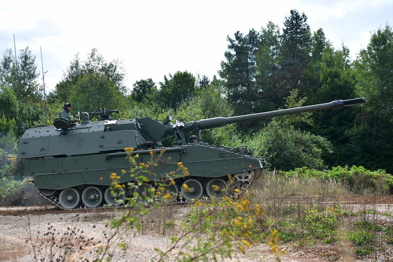 Dvije takve haubice od Njemačke smo posudili za vojni mimohod 2015., budući da je Hrvatska tada već dogovorila kupnju 14 komada