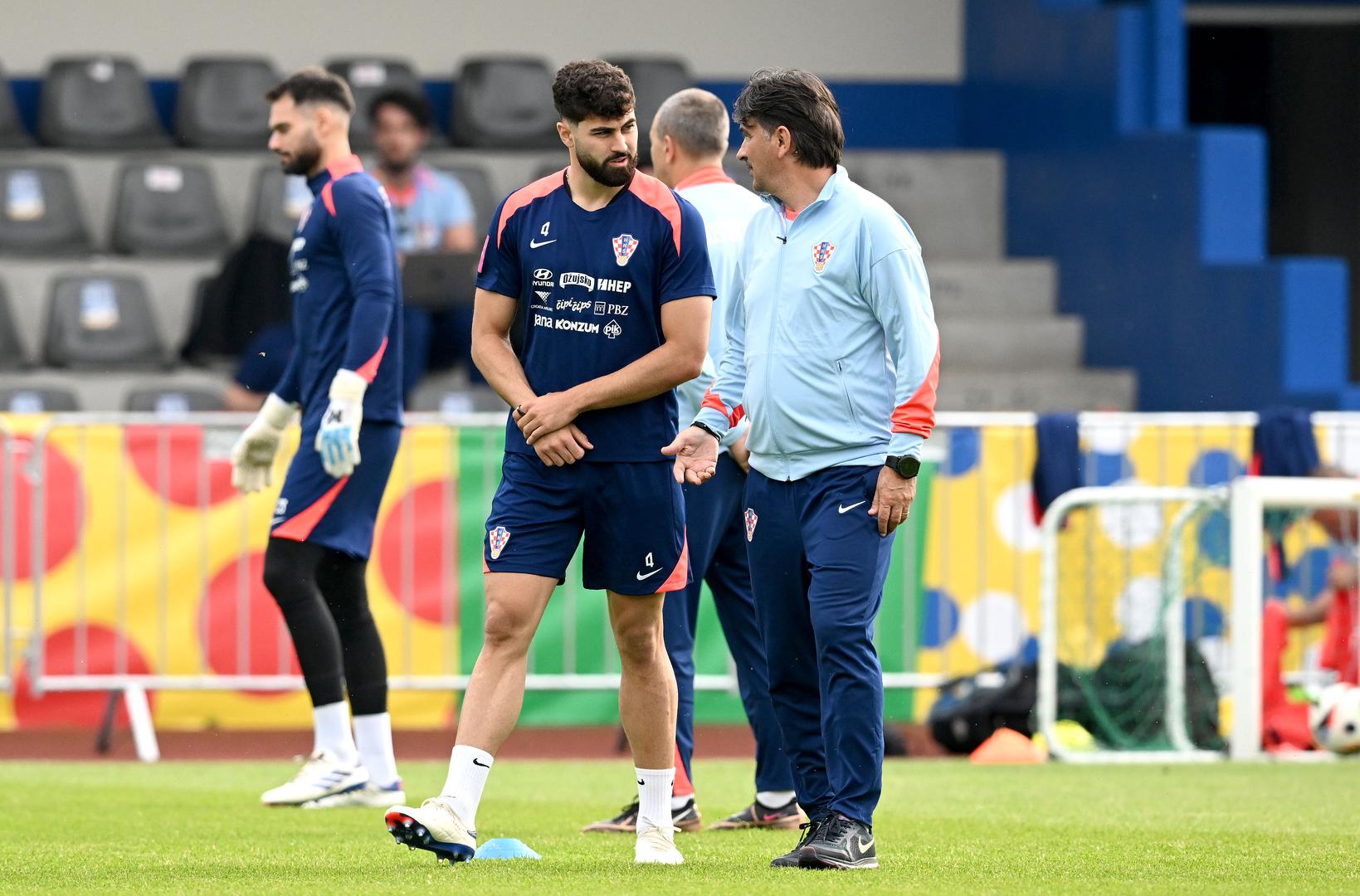 Hrvatski nogometni reprezentativci odradili su trening u svom kampu u Nuruppinu. Bio je to njihov prvi trening nakon remija protiv Albanije prije dva dana.