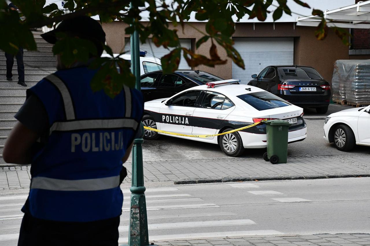 Gradačac: Očevid na policijskom automobilu na koji je pucao Nermin Sulejmanović