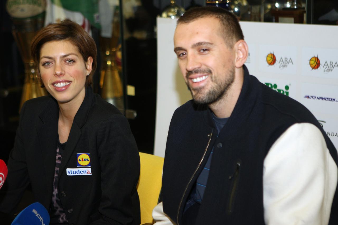 06.12.2012., Split - Svakim danom sve je vise onih koji kupuju dionice KK Split. Medju njima dosta je i poznatih osoba. Blanka Vlasic s Nikolom Vujcicem. Photo: Ivo Cagalj/PIXSELL