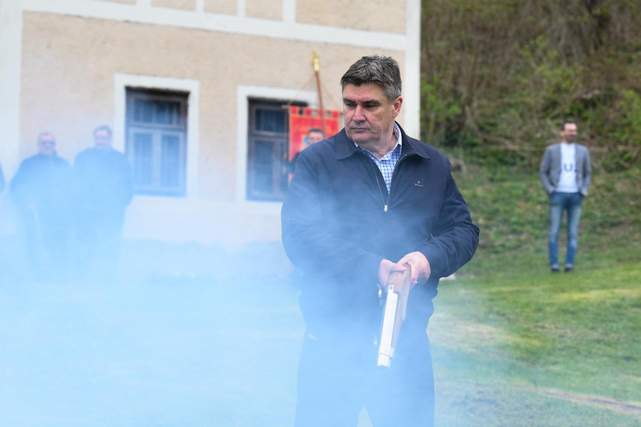 Pregrada: Predsjednik Milanović pucao iz pištola