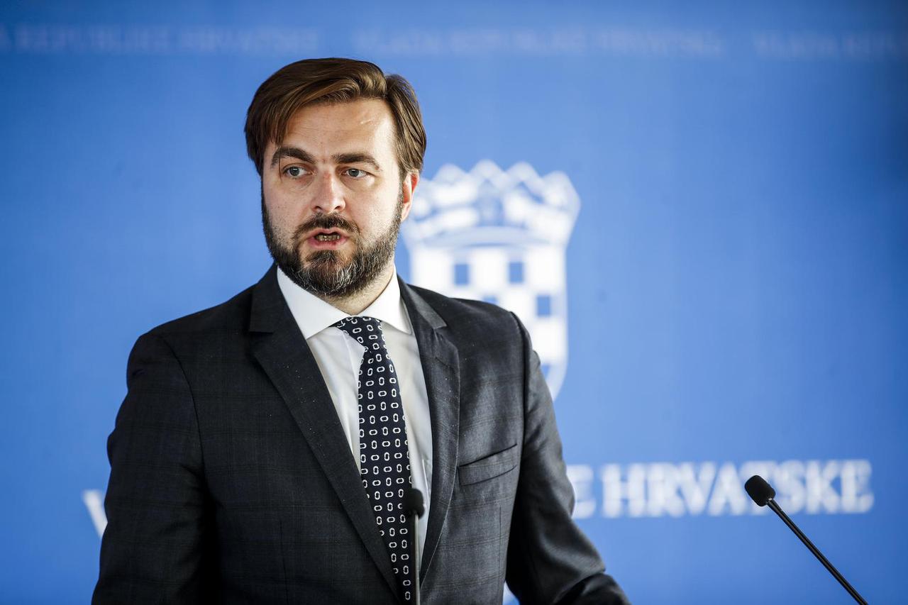 Zagreb: Ćorić govorio o odustajanju od otkupa dionica Ine
