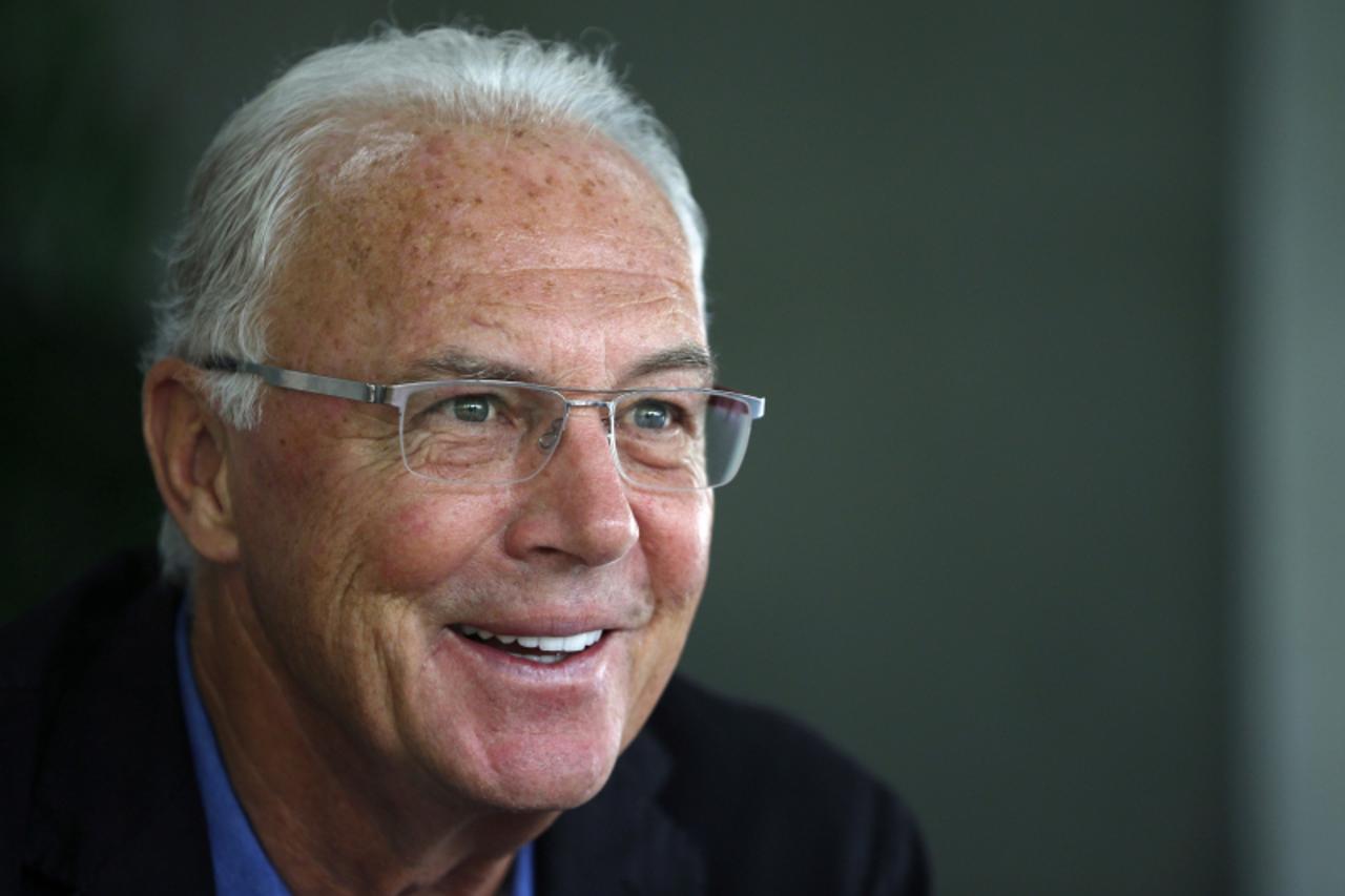 'Bayern Munich\'s former President Franz Beckenbauer speaks to the media during a news conference in Seoul June 3, 2013. Beckenbauer visited Seoul this week to attend an award ceremony for Chung Mong-